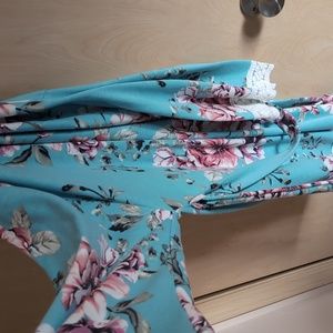 Blue floral maternity robe with lace